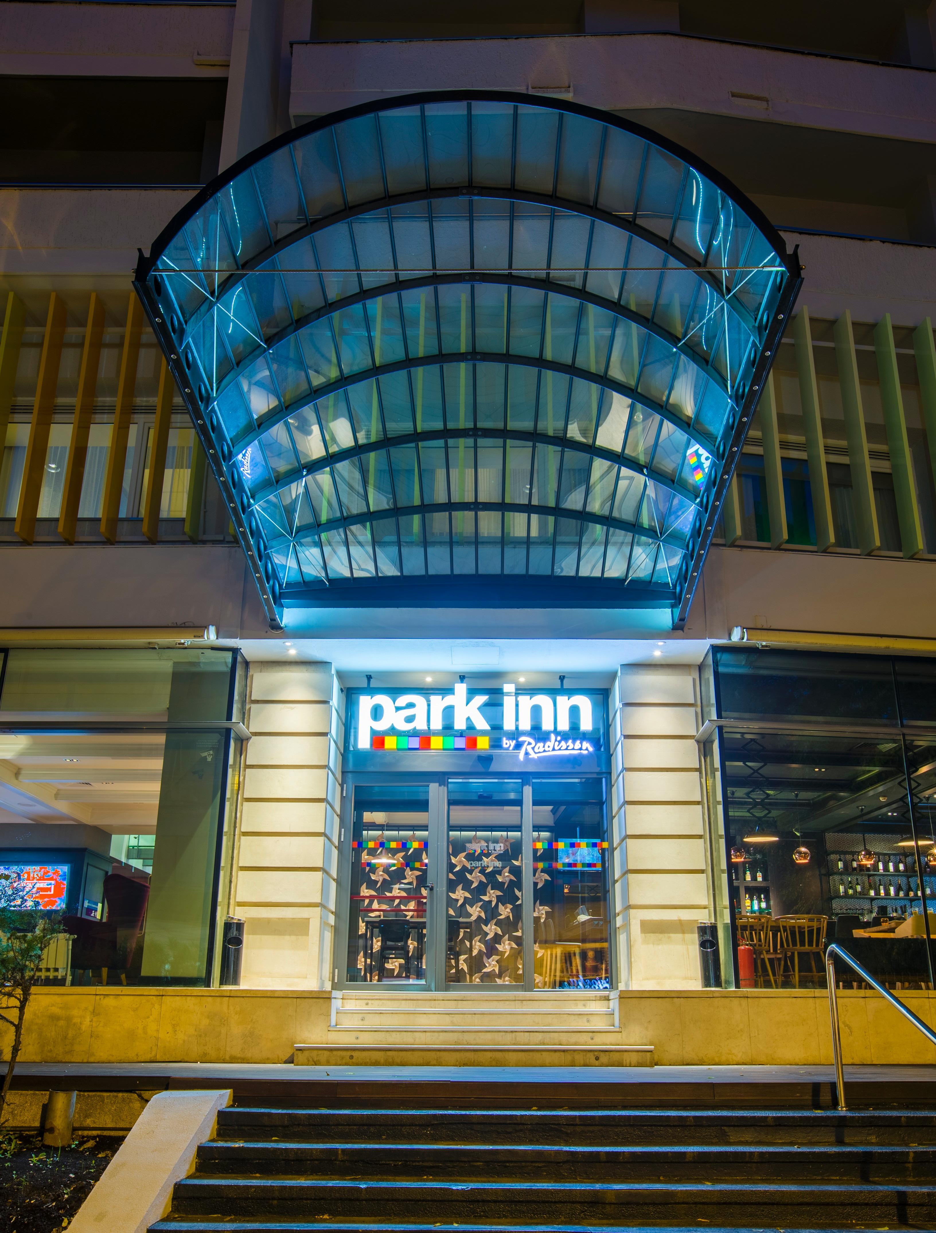 Park Inn By Radisson Bucharest Hotel & Residence מראה חיצוני תמונה